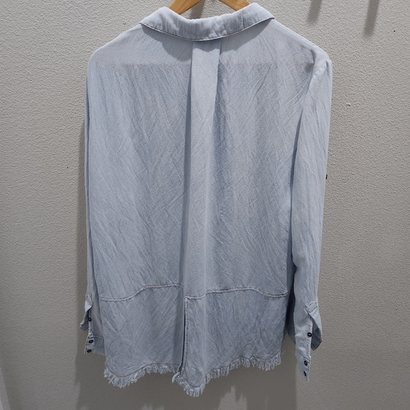 Umgee Women's Sky Blue Roll Up Tabs Sleeve Frayed Hem Button Up Shirt Size L - Picture 3 of 9